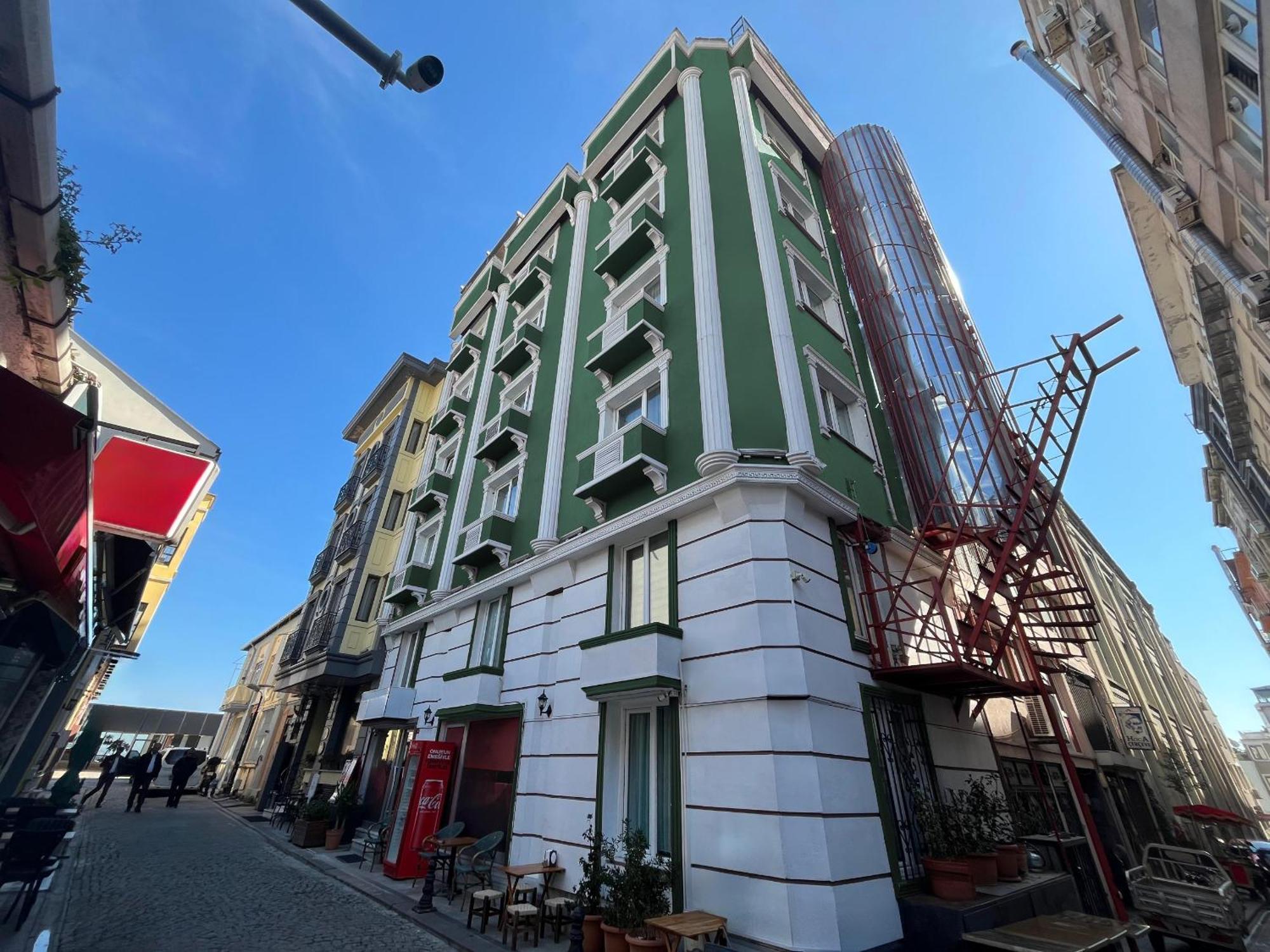 Deluxe Apartment