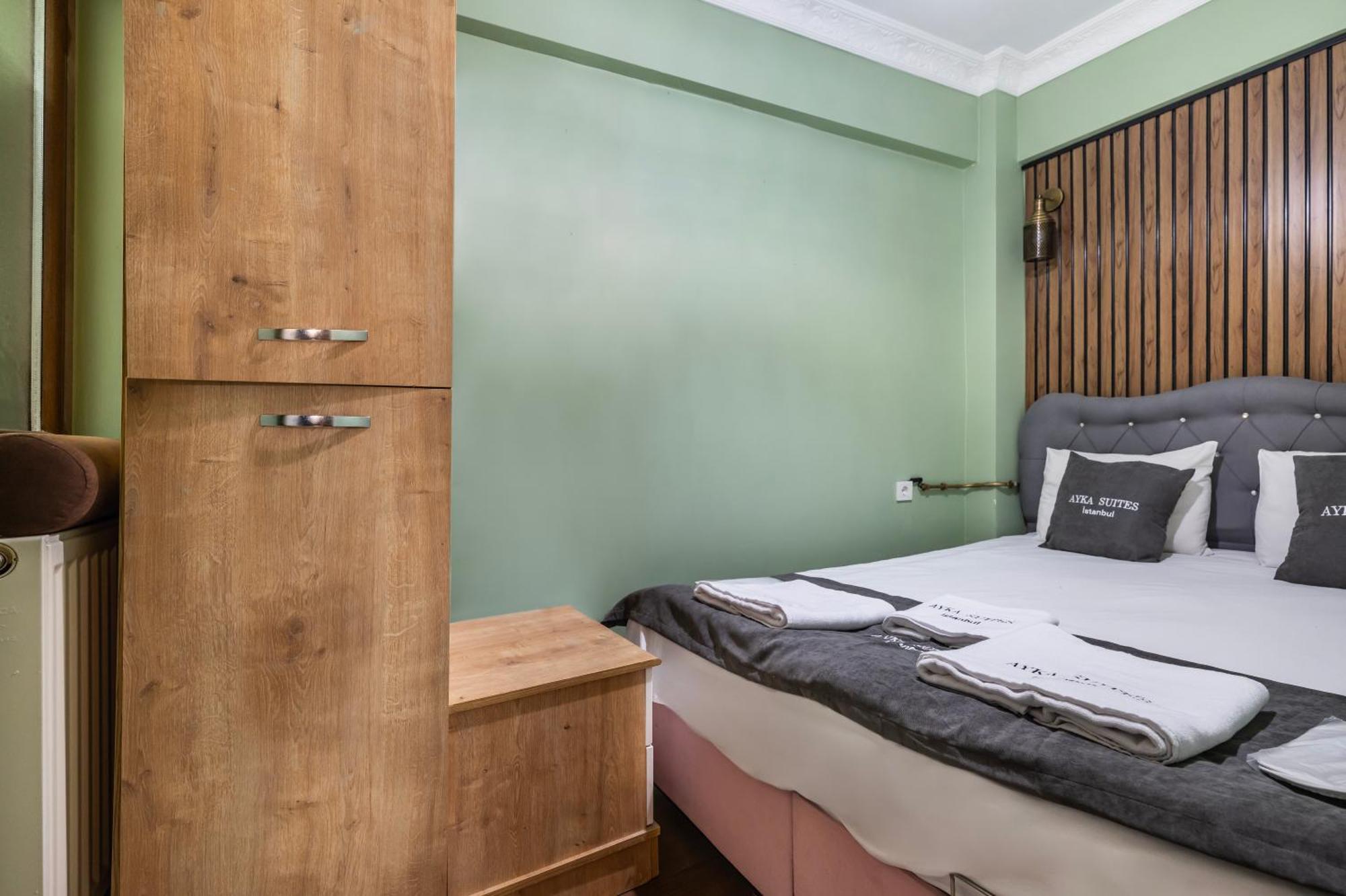 Deluxe Queen Suite