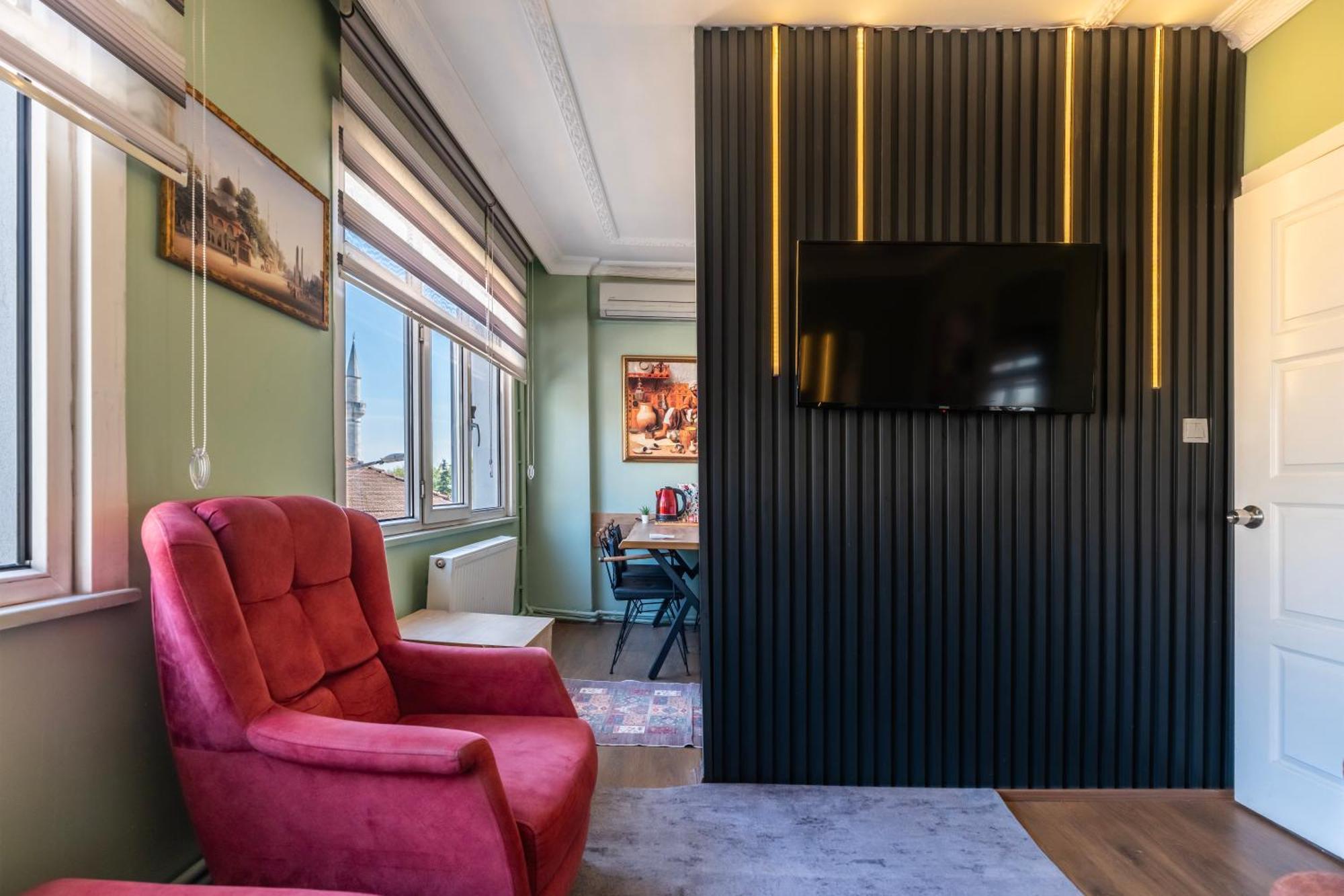 Deluxe Queen Suite
