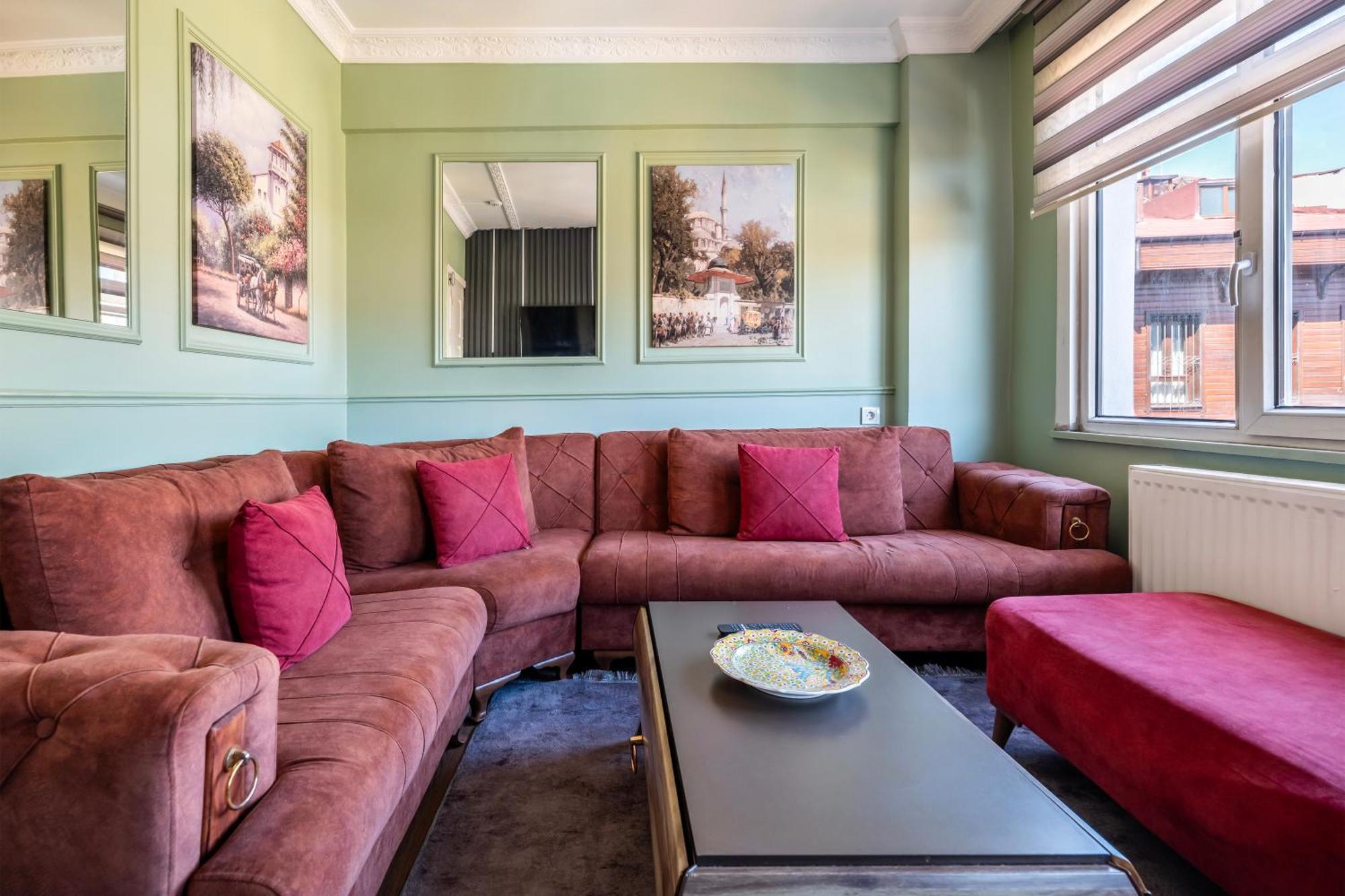 Deluxe Queen Suite