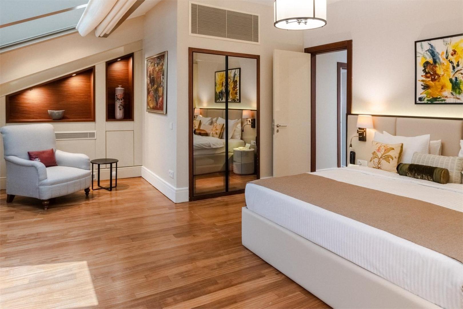 Five-Bedroom Premium Apartment