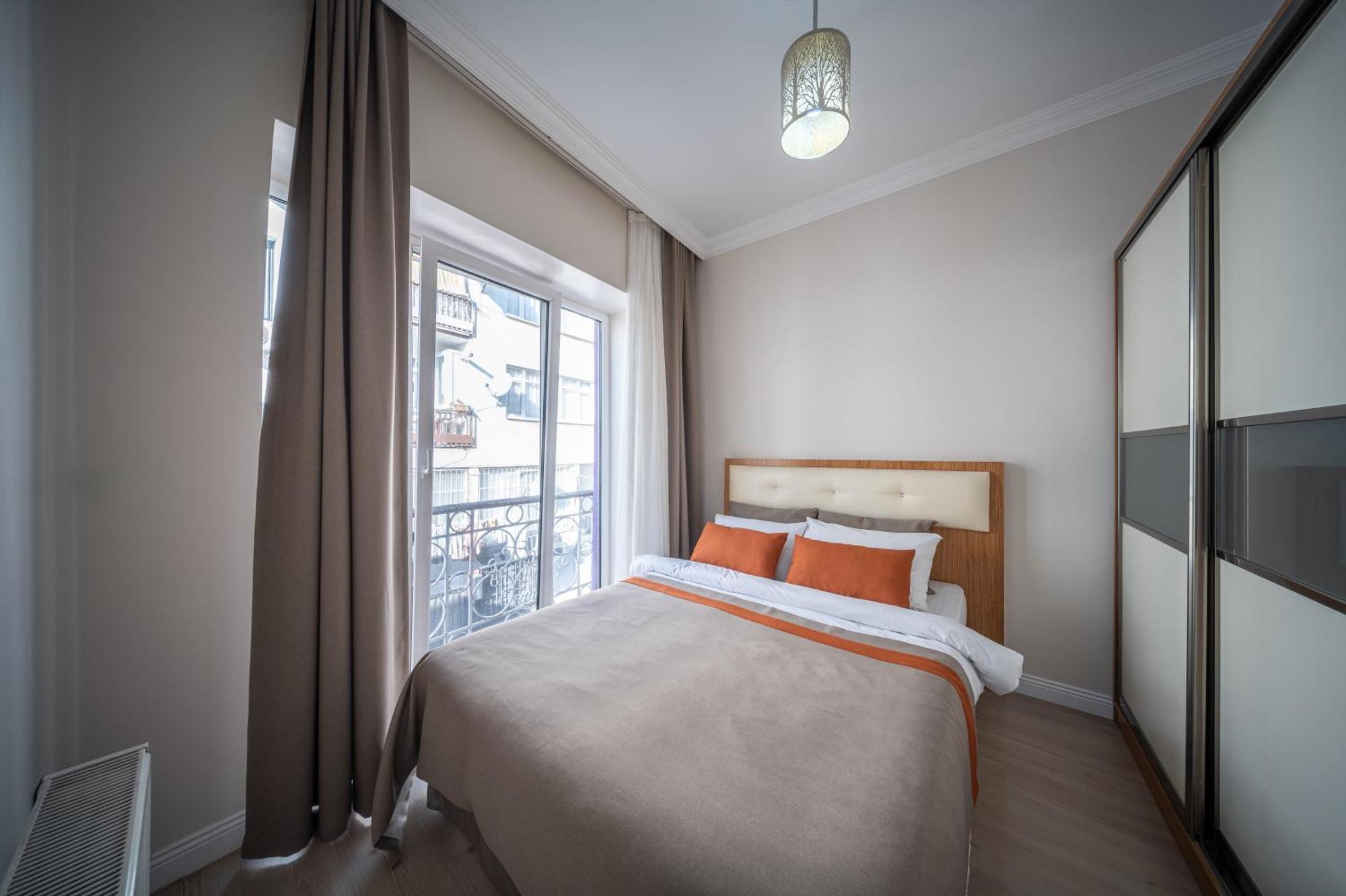 Deluxe One-Bedroom Apartment