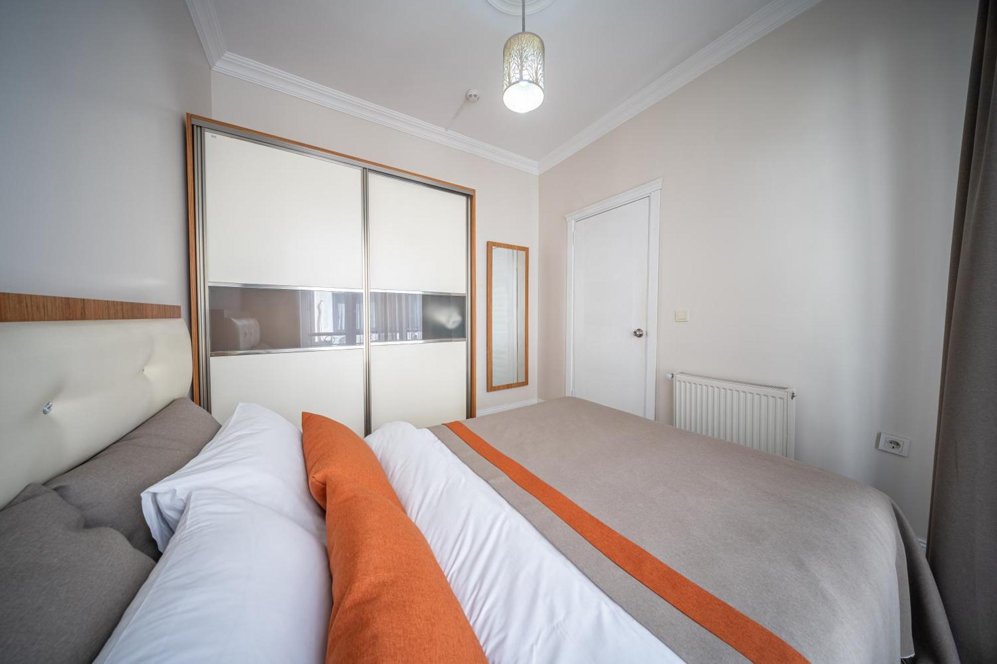 Deluxe One-Bedroom Apartment