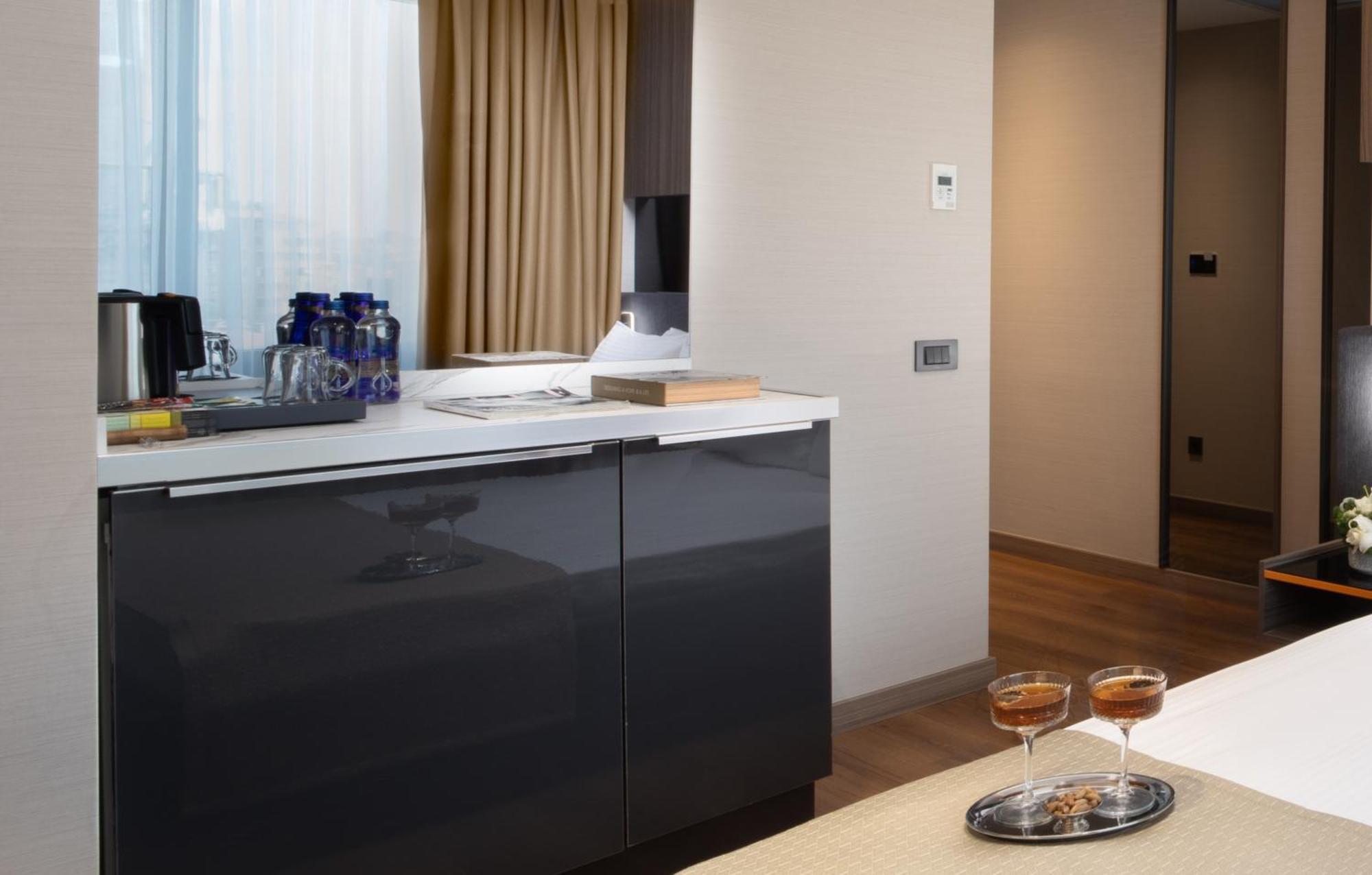 Deluxe Suite Spa Bath