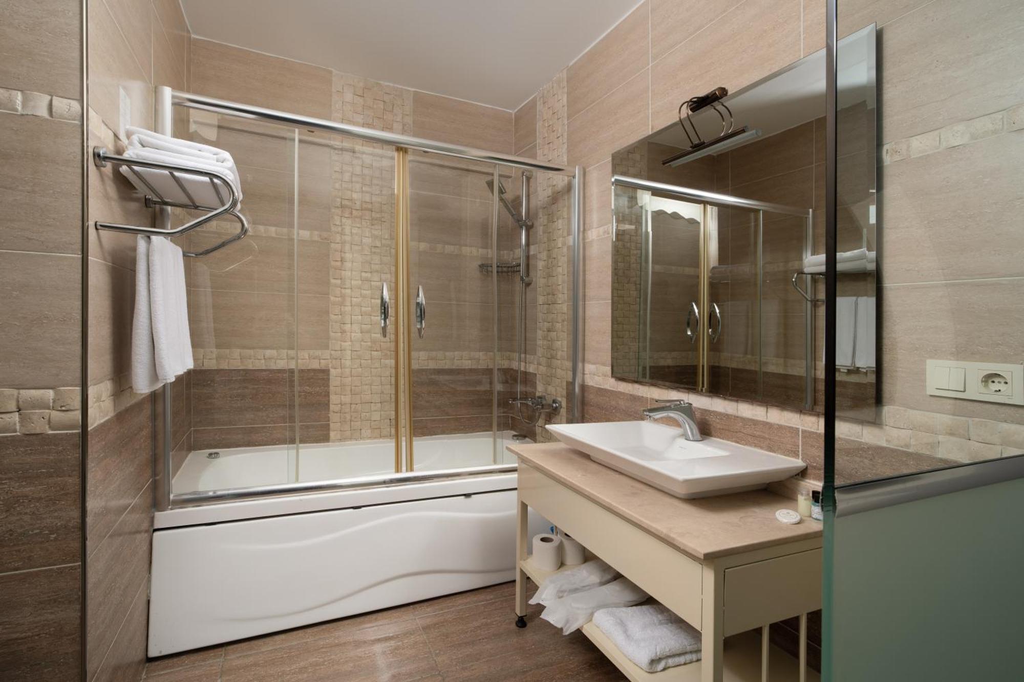King Two-Bedroom Apartment