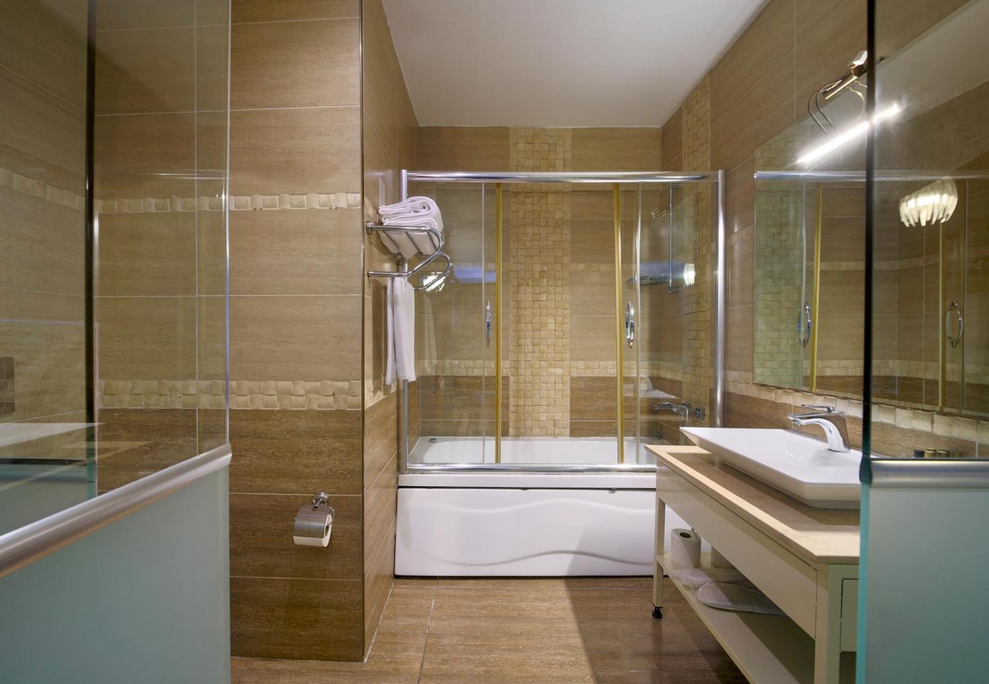 King Two-Bedroom Apartment