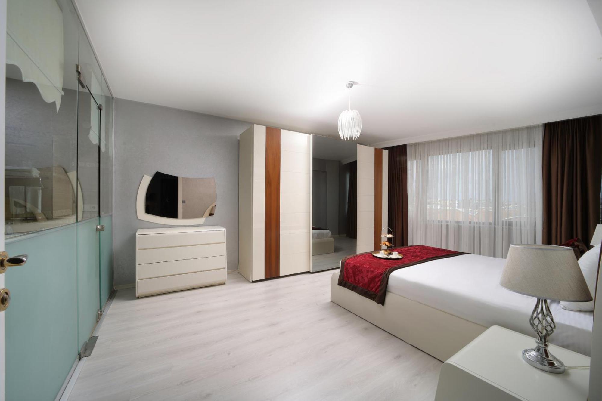 King Two-Bedroom Apartment