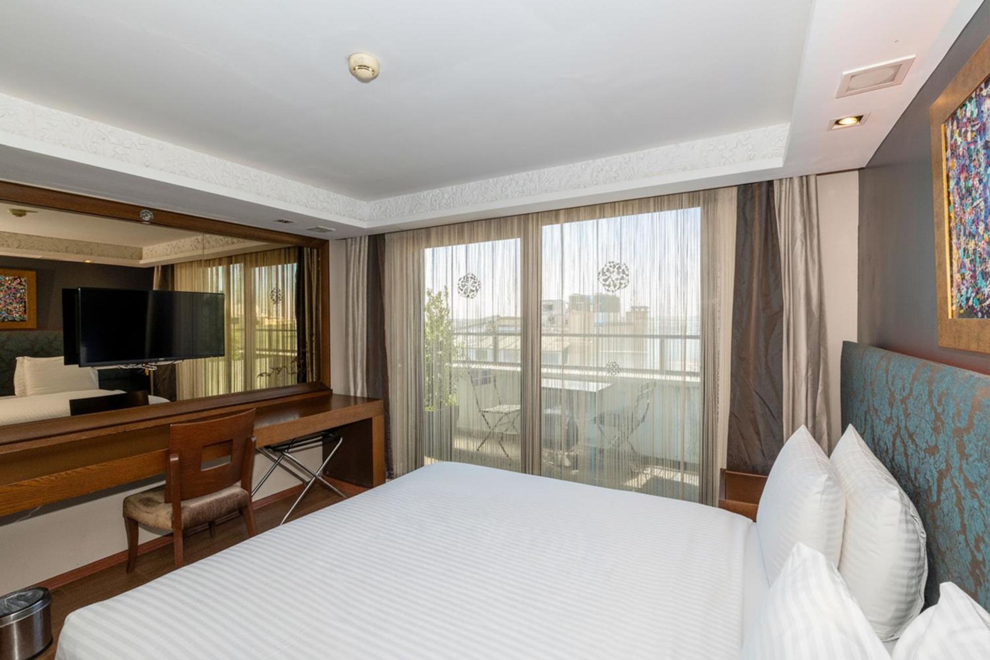 Executive Double Room Bath Balcony
