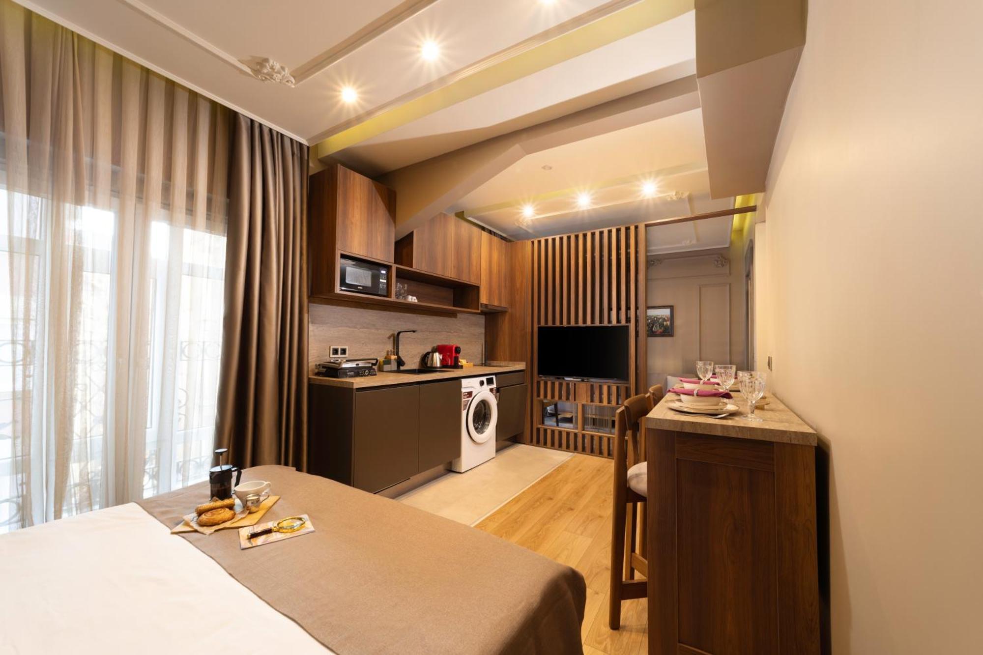 Deluxe King Studio