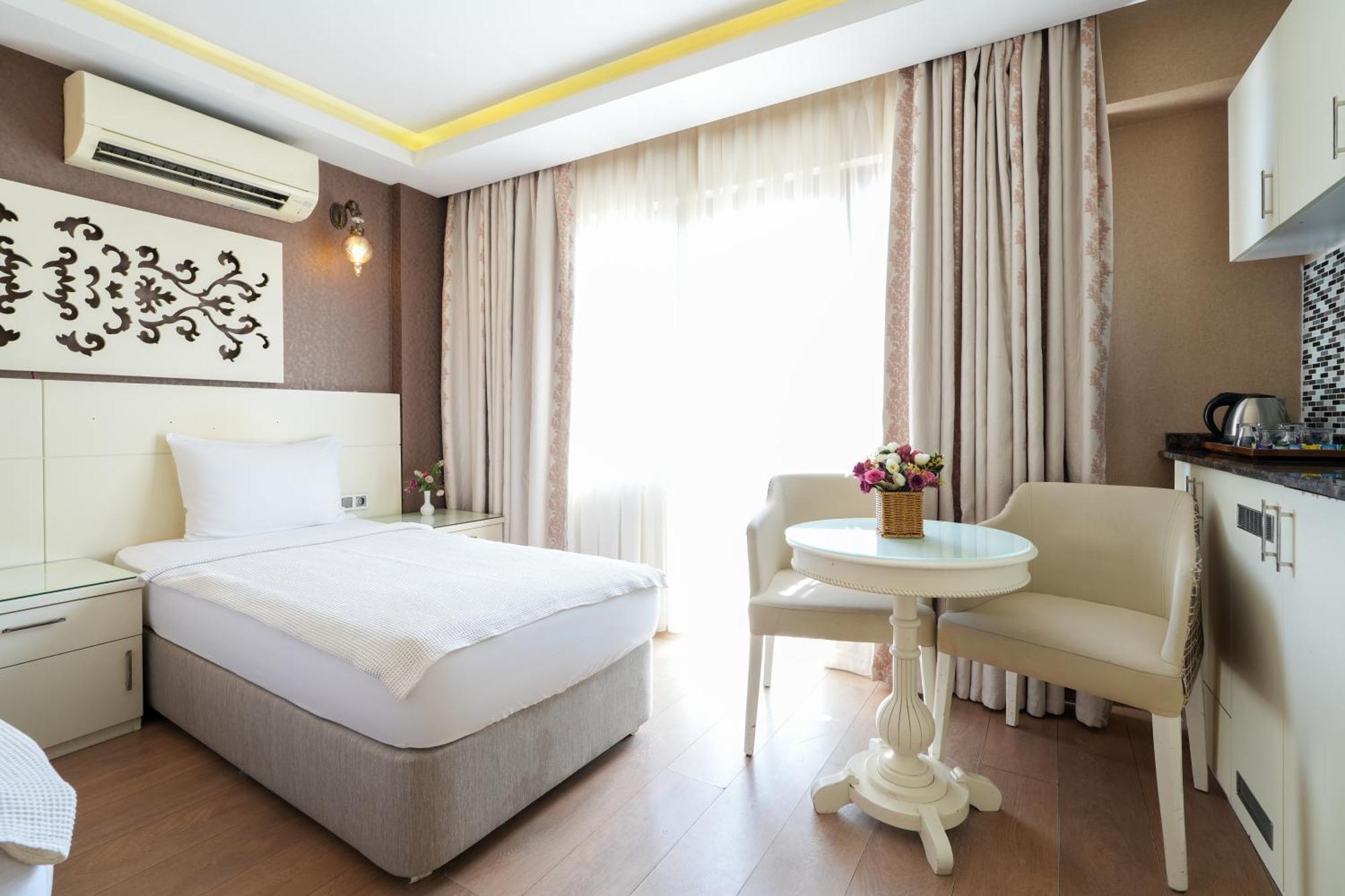 Standard Double or Twin Room Balcony