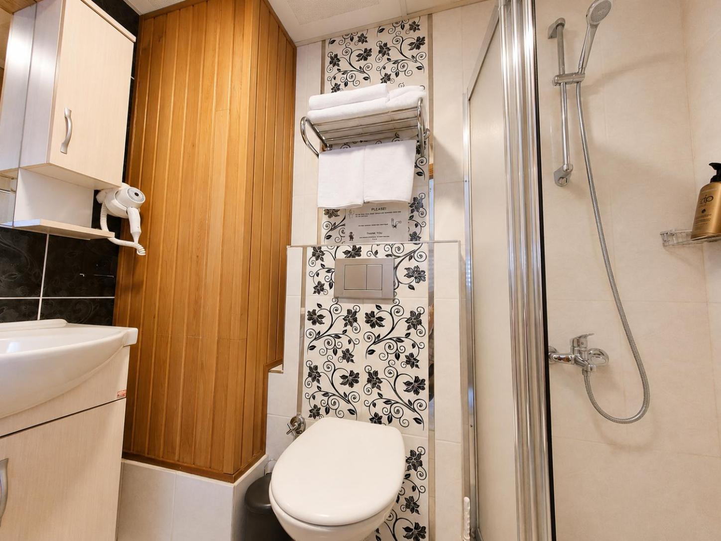 Double Room Private Bathroom