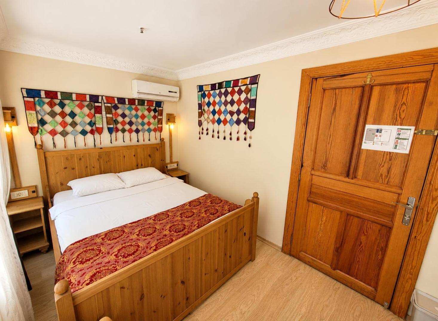 Double or Twin Room Private Bathroom