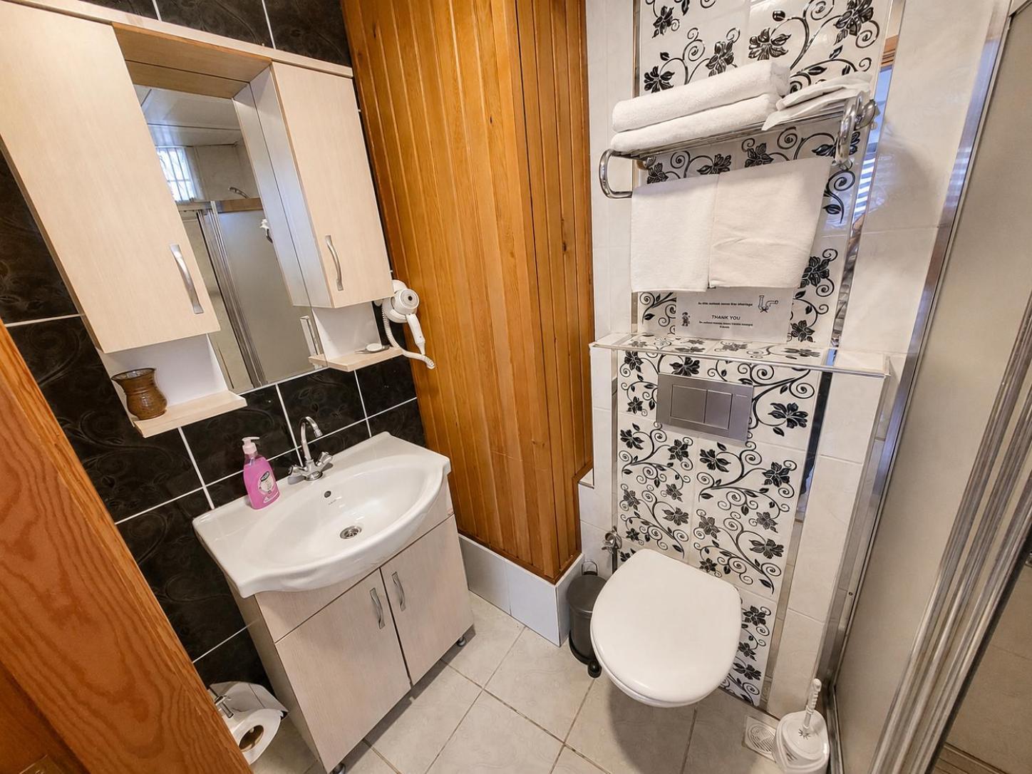 Double Room Private Bathroom