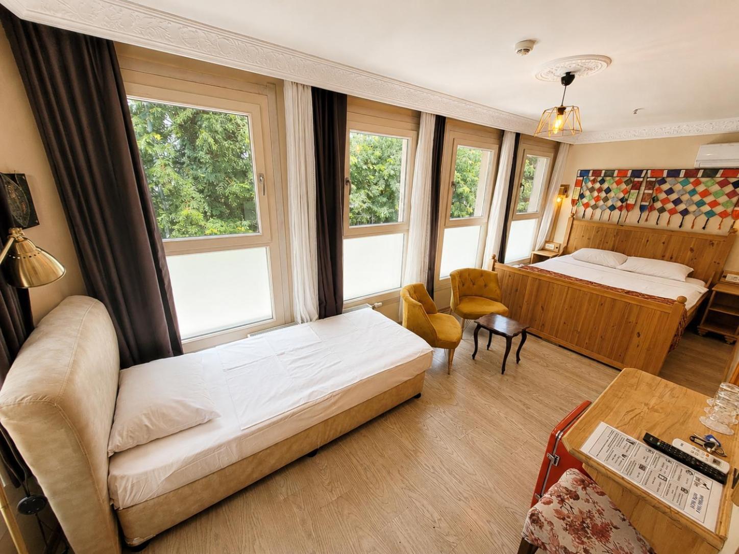 Double or Twin Room Private Bathroom