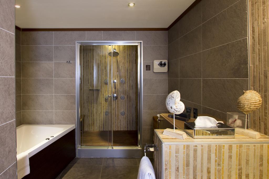 Residential Suite Hot Tub Steam Room Access to Spa