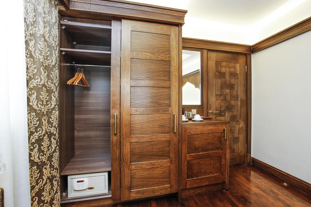 Deluxe Studio