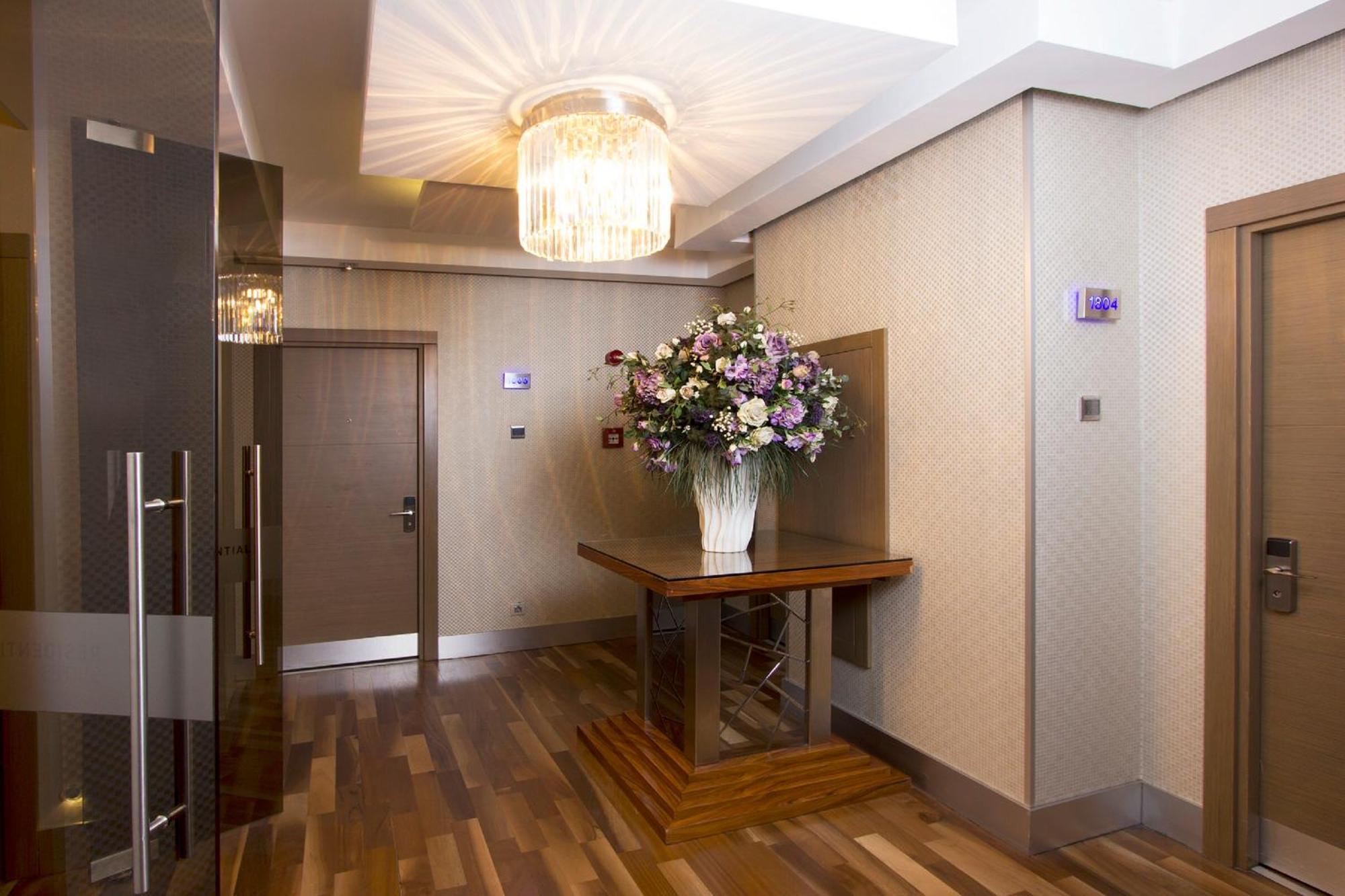 Residential Suite Hot Tub Steam Room Access to Spa