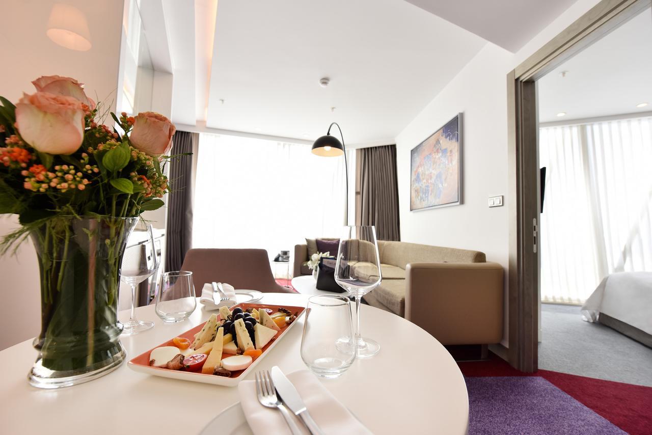 One Bedroom Suite City View