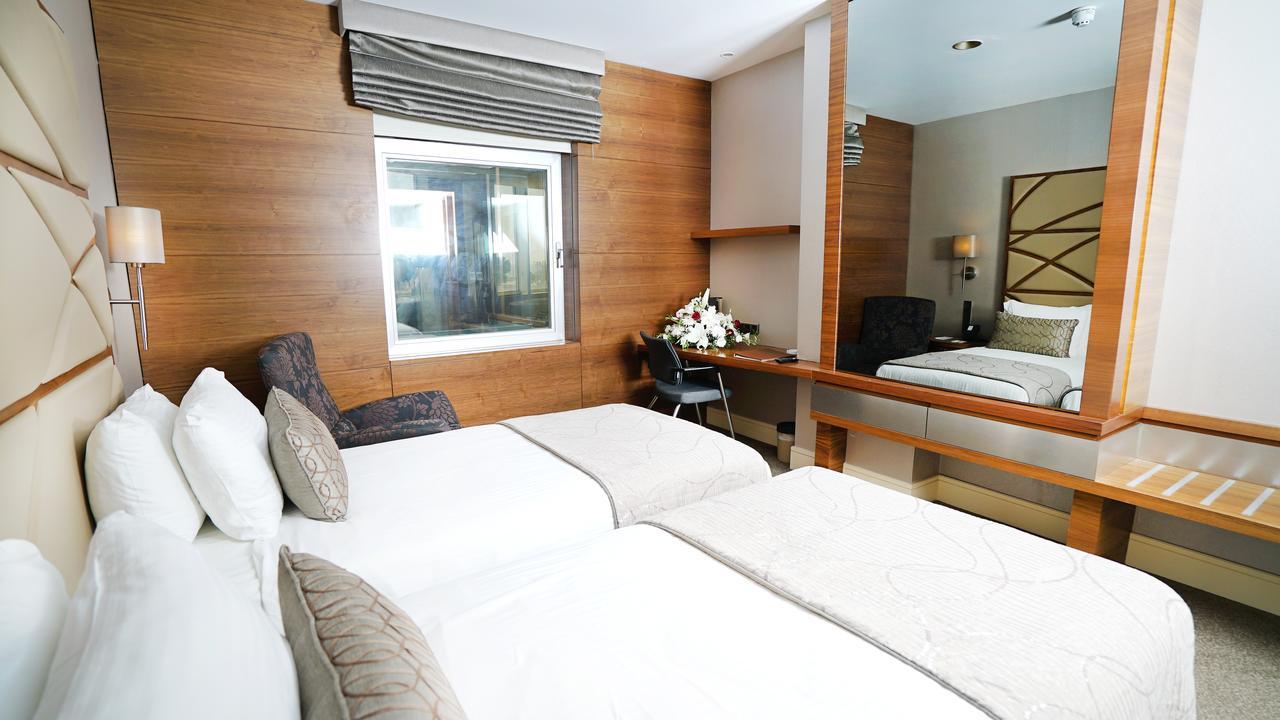 Superior Twin Room Land View