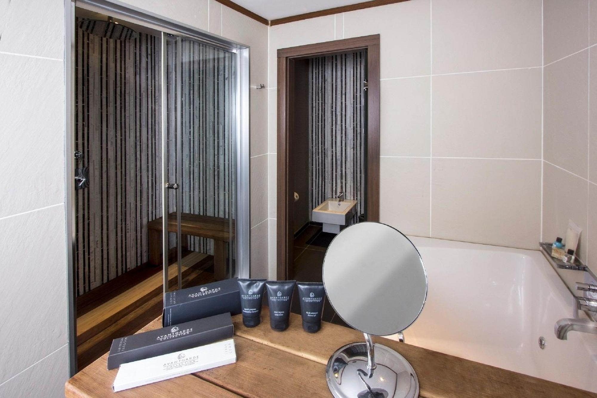 Residential Suite Hot Tub Steam Room Access to Spa