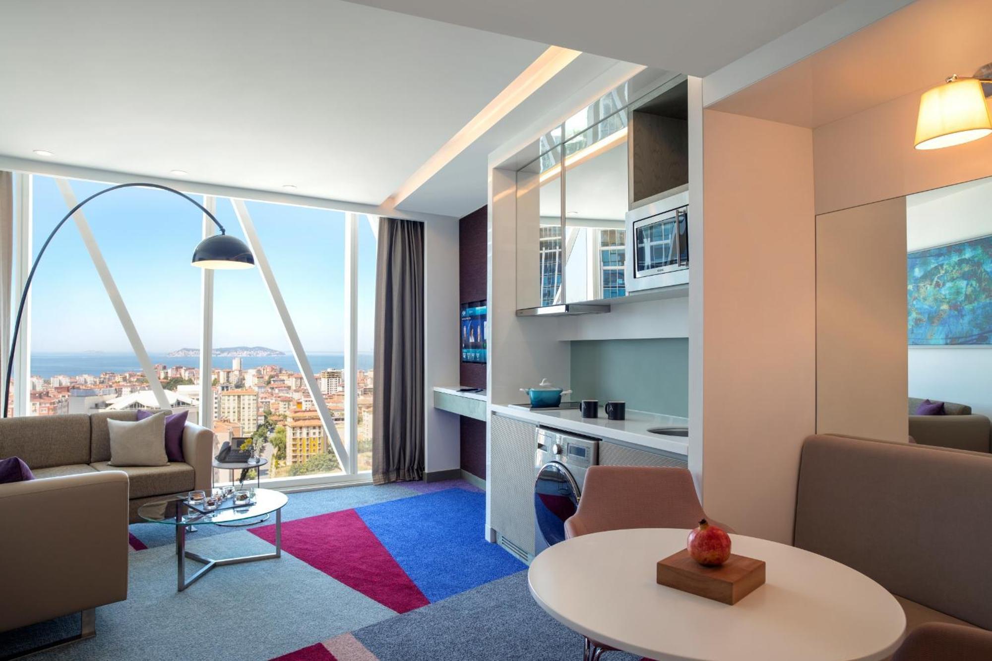 One Bedroom Suite Sea View