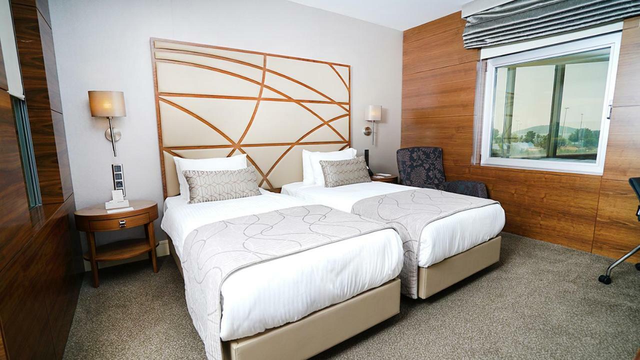 Superior Twin Room Partial Sea View