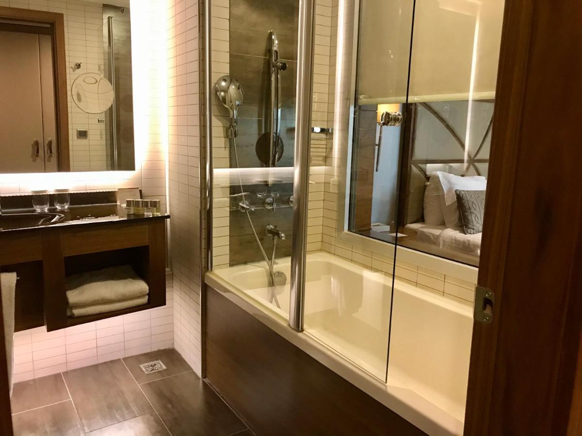 Superior Twin Room Partial Sea View