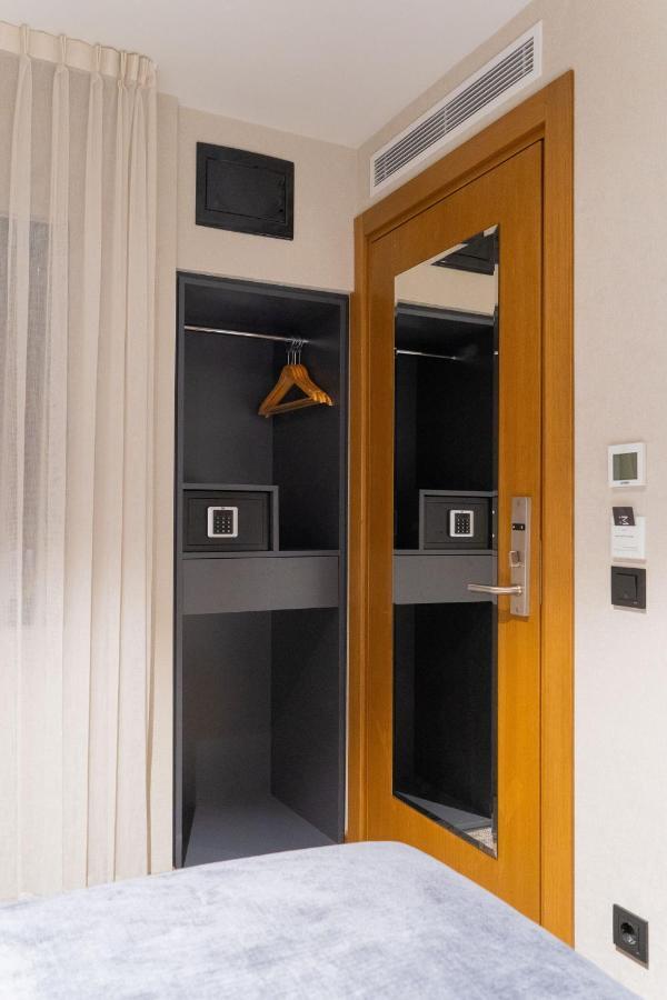 Single Room No Window