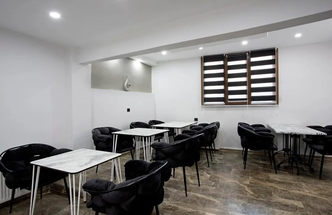 Carvan Hotel-1