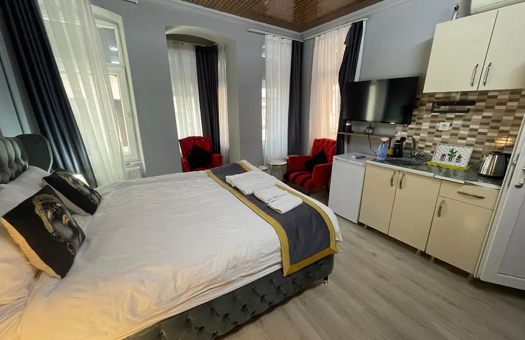 Nefti Red Suite-1