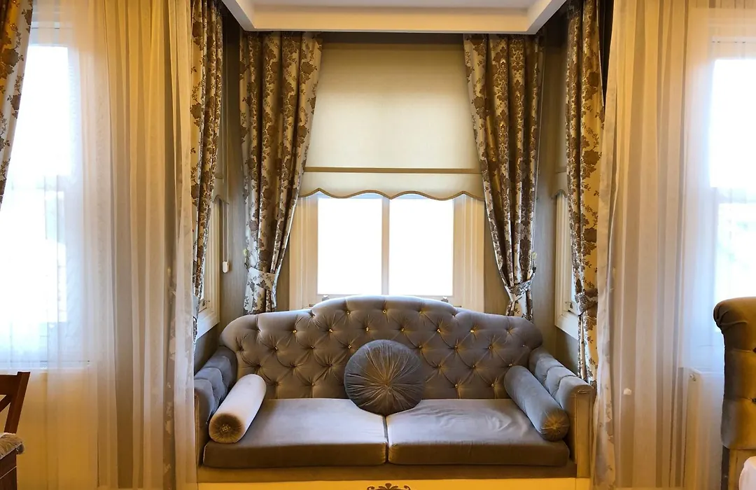 Rose Mansion By Otantik Suites-1