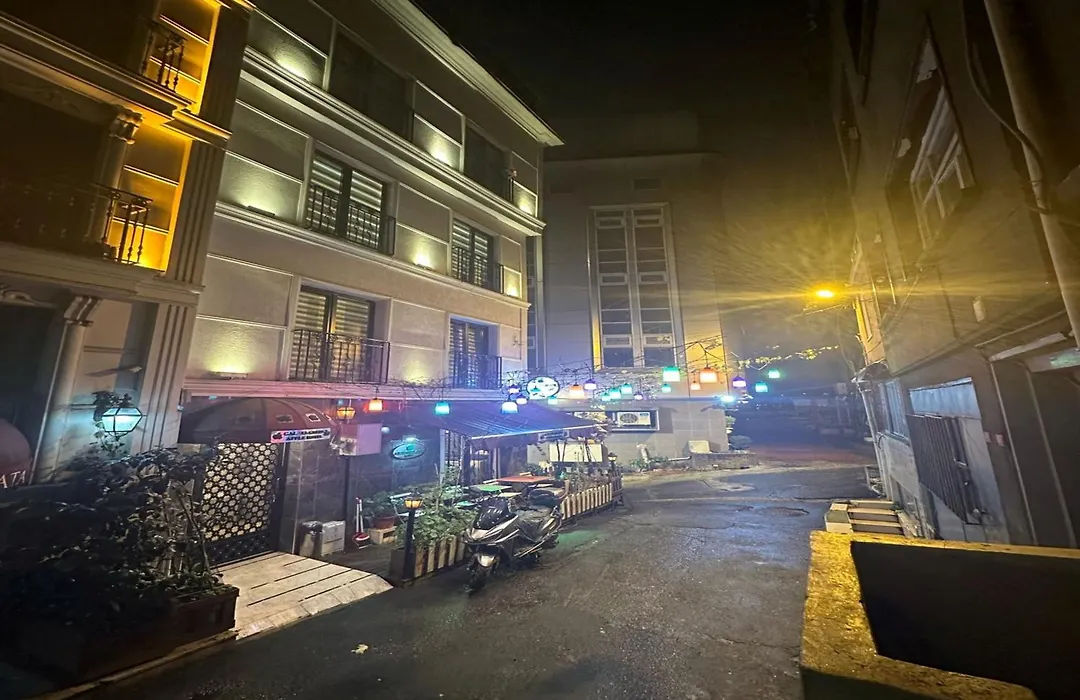 Galatagreenapplehotel-1