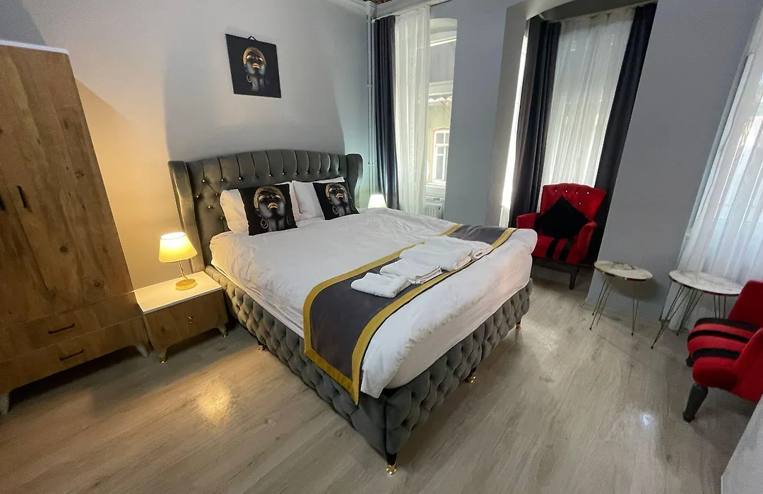 Taksim Red Suite-1