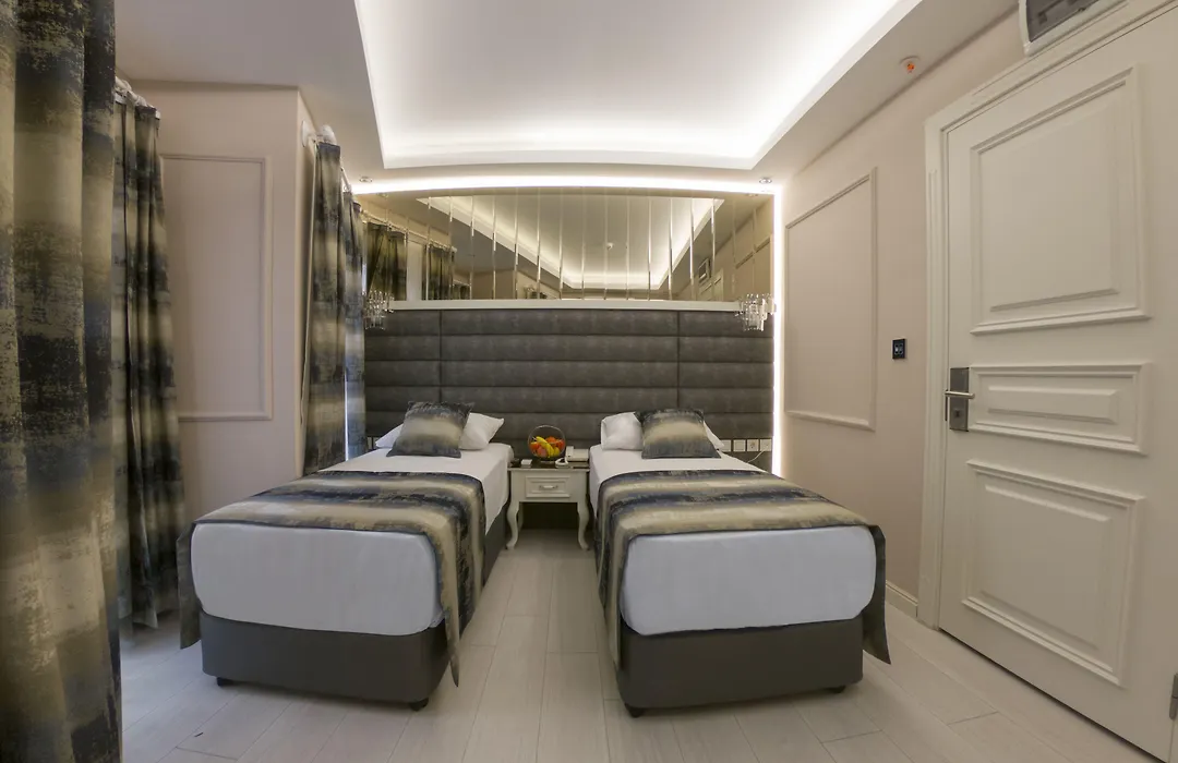 Crowned Hotel-1