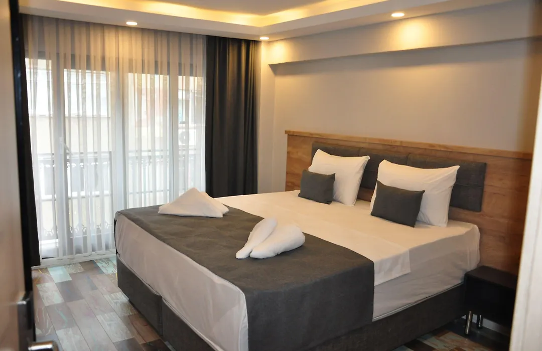 Check In Hotel-1