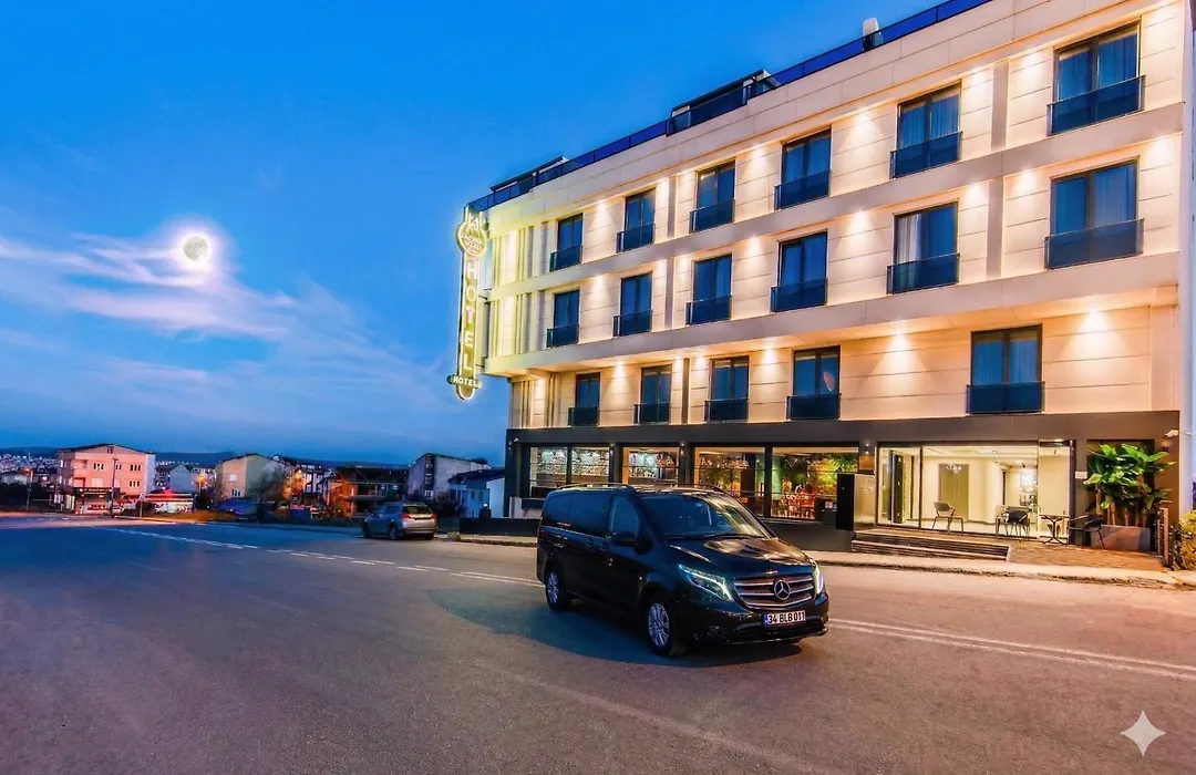 Heaven Premium Hotel Restaurant & Airport Shuttle-1