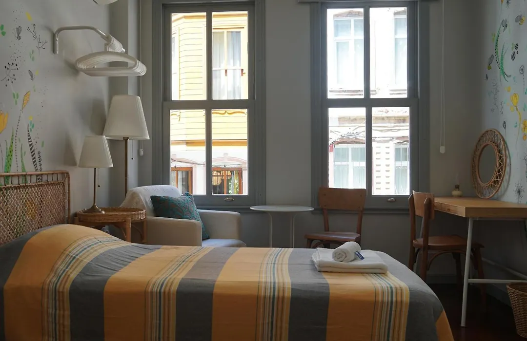 Tilas - Rooms In 19Th Century Wooden Townhouse,Kadikoy-1