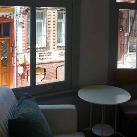 Tilas - Rooms In 19Th Century Wooden Townhouse,Kadikoy-2