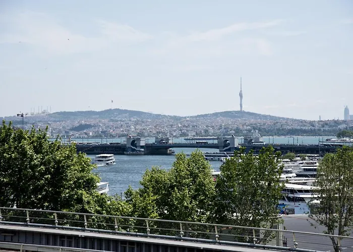 Roof Istanbul Hotel