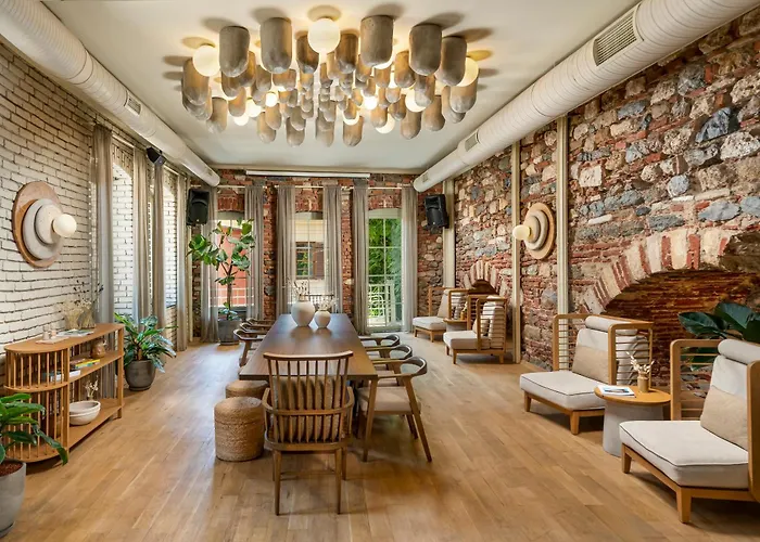 Ecole St. Pierre Hotel İstanbul