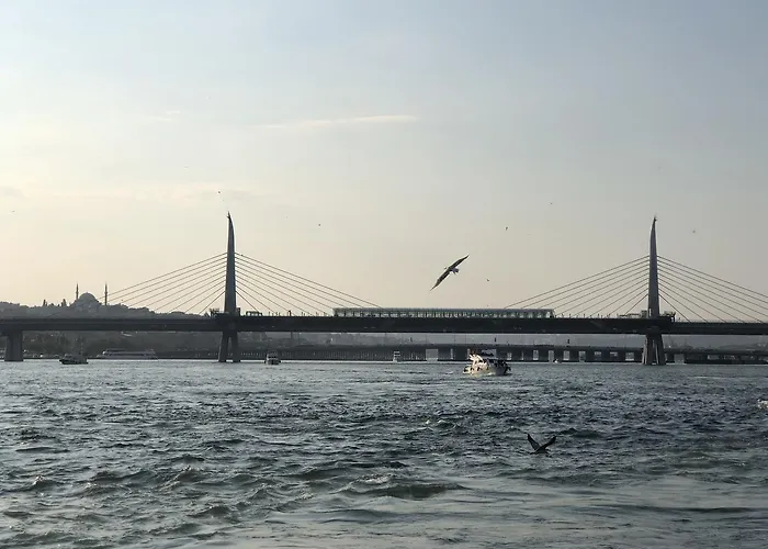 Galata Bridge Apart Istambul